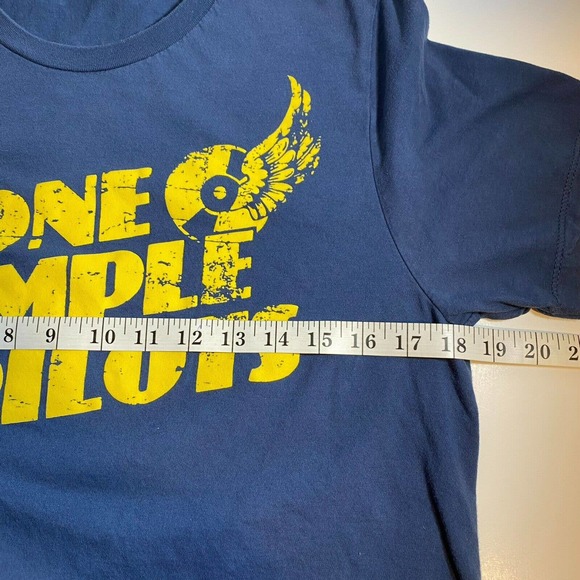 Stone Temple Pilots Winged Disc Cropped Blue T Shirt w/Yellow Alt Rock Band Logo - Picture 4 of 7